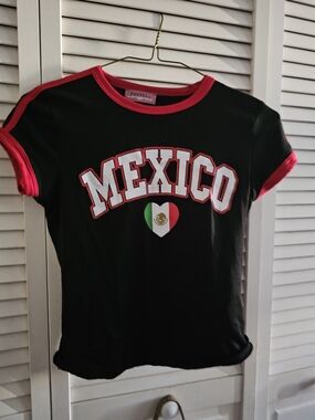 Ragdoll Black Tee with Red Trim and Mexico Heart Graphic